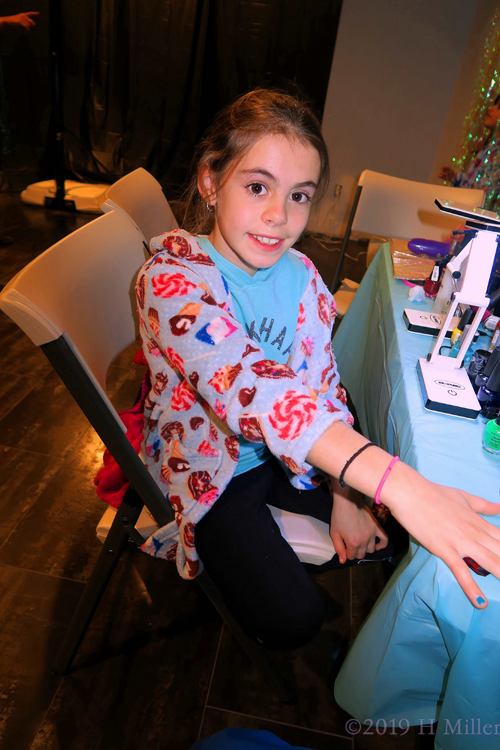 Making A Mani! Kids Mani On The Spa Party Guest!
