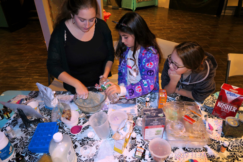 Mixing And Measuring! Kids Crafts At The Spa Party For Girls! Mixing And Measuring! Kids Crafts At The Spa Party For Girls!