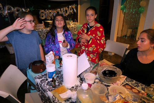 Peace And Photos! Kids Craft Group Photo At The Spa Birthday Party! Peace And Photos! Kids Craft Group Photo At The Spa Birthday Party!