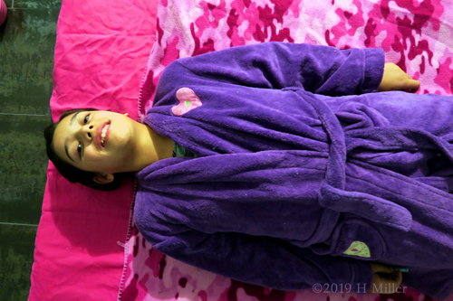 Perfect Relaxation! This Guest Gets Her Kids Facial! Perfect Relaxation! This Guest Gets Her Kids Facial!