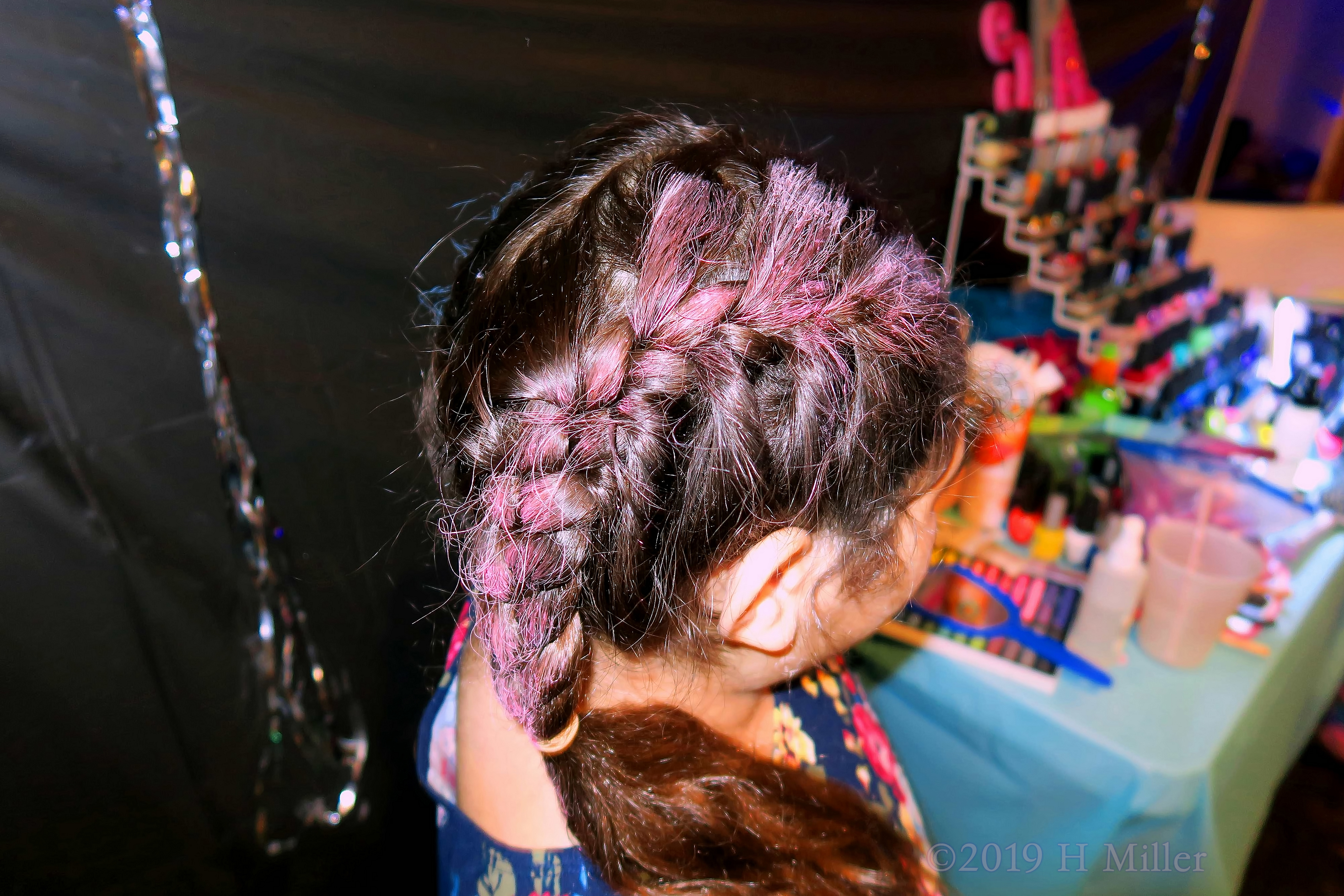 Picking Pink! Hairchalk Kids Hairstyle For The Spa Party!