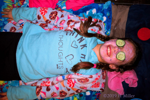 Cooling Down For Cucumbers! Kids Facial On Spa Party Guest! Cooling Down For Cucumbers! Kids Facial On Spa Party Guest!