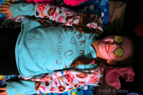 Eye Can't See Anything But Cucumber Cooling! Kids Facial On Party Guest! Eye Can't See Anything But Cucumber Cooling! Kids Facial On Party Guest!