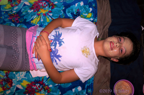 Feeling Chocolate Masque On My Face! Party Guest Gets Kids Facial! Feeling Chocolate Masque On My Face! Party Guest Gets Kids Facial!