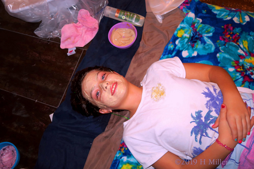 Flower Throws And Facials! Kids Facial On Spa Party Guest! Flower Throws And Facials! Kids Facial On Spa Party Guest!