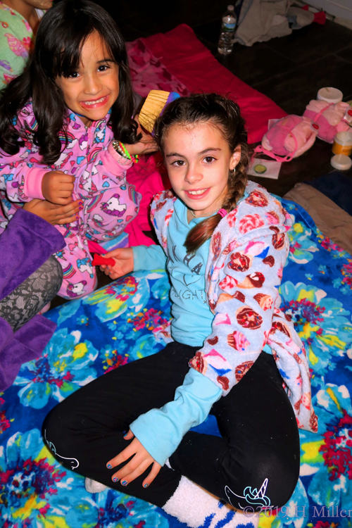 Girl Time And Giant Cupcakes! Party Guests Hang Out At The Girls Spa! Girl Time And Giant Cupcakes! Party Guests Hang Out At The Girls Spa!