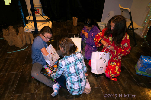 Investigating Inventory! Kids Spa Party Guests Collect Goodies From The Pinata! Investigating Inventory! Kids Spa Party Guests Collect Goodies From The Pinata!
