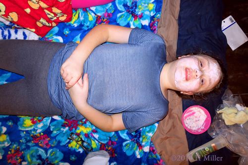 Living The Laid Back Life! Kids Facial On Spa Party Guests! Living The Laid Back Life! Kids Facial On Spa Party Guests!