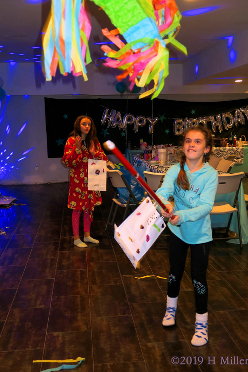 Packed Full Pinata! Pinata Fun At The Spa Birthday Party! Packed Full Pinata! Pinata Fun At The Spa Birthday Party!