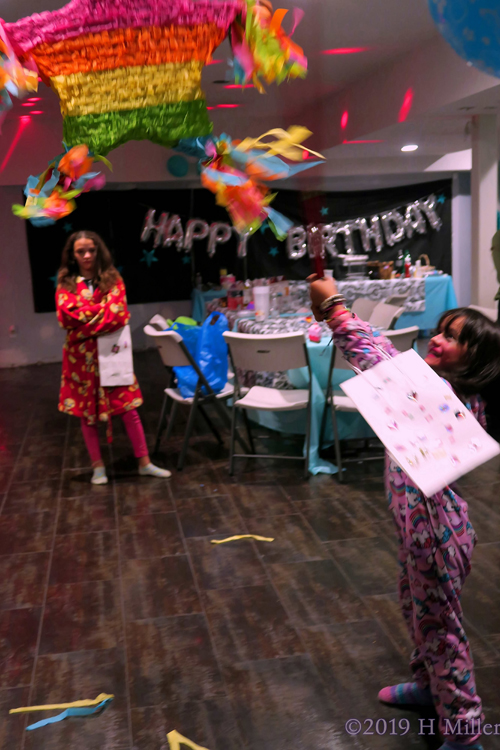 Pinata And Party! Party Guests Hit The Pinata At The Spa Party! Pinata And Party! Party Guests Hit The Pinata At The Spa Party!