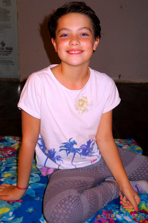 Posing In Perfect Lighting! Party Guest Poses After Kids Facial Posing In Perfect Lighting! Party Guest Poses After Kids Facial