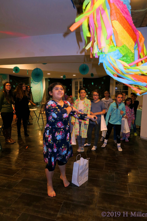 Proving Its Packed! Pinata Fun At The Spa Party For Kids! Proving Its Packed! Pinata Fun At The Spa Party For Kids!