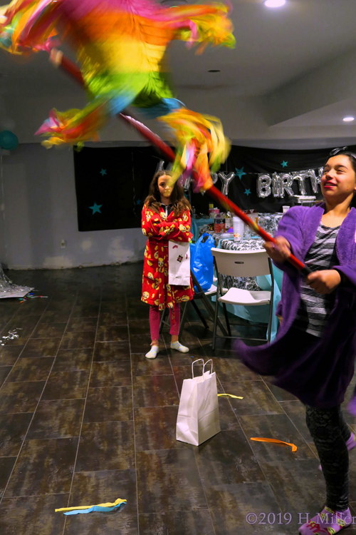 Seeing Stars! Pinata Fun At The Kids Spa! Seeing Stars! Pinata Fun At The Kids Spa!