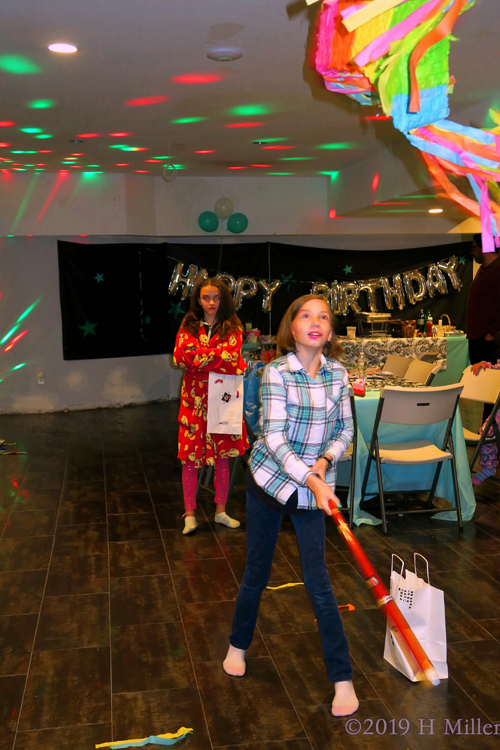 Stars And Sticks! Pinata Fun At The Kids Spa Party! Stars And Sticks! Pinata Fun At The Kids Spa Party!