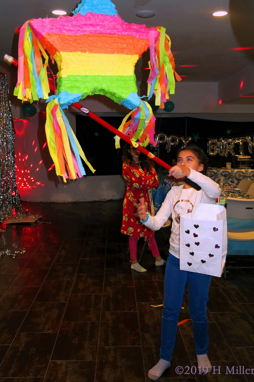 Stars And Streamers! Pinata Practice At The Kids Spa Party! Stars And Streamers! Pinata Practice At The Kids Spa Party!