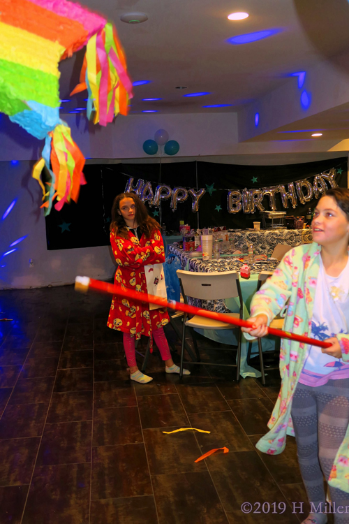 Steadying The Stream! Pinata Fun At The Kids Spa Party! Steadying The Stream! Pinata Fun At The Kids Spa Party!