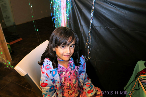 Super Curly Curls! Kids Hairstyle On This Party Guest Super Curly Curls! Kids Hairstyle On This Party Guest