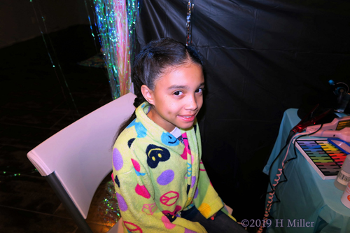 Unsuspecting Colors! Kids Hairstyle With Hairchalk For Party Guest! Unsuspecting Colors! Kids Hairstyle With Hairchalk For Party Guest!