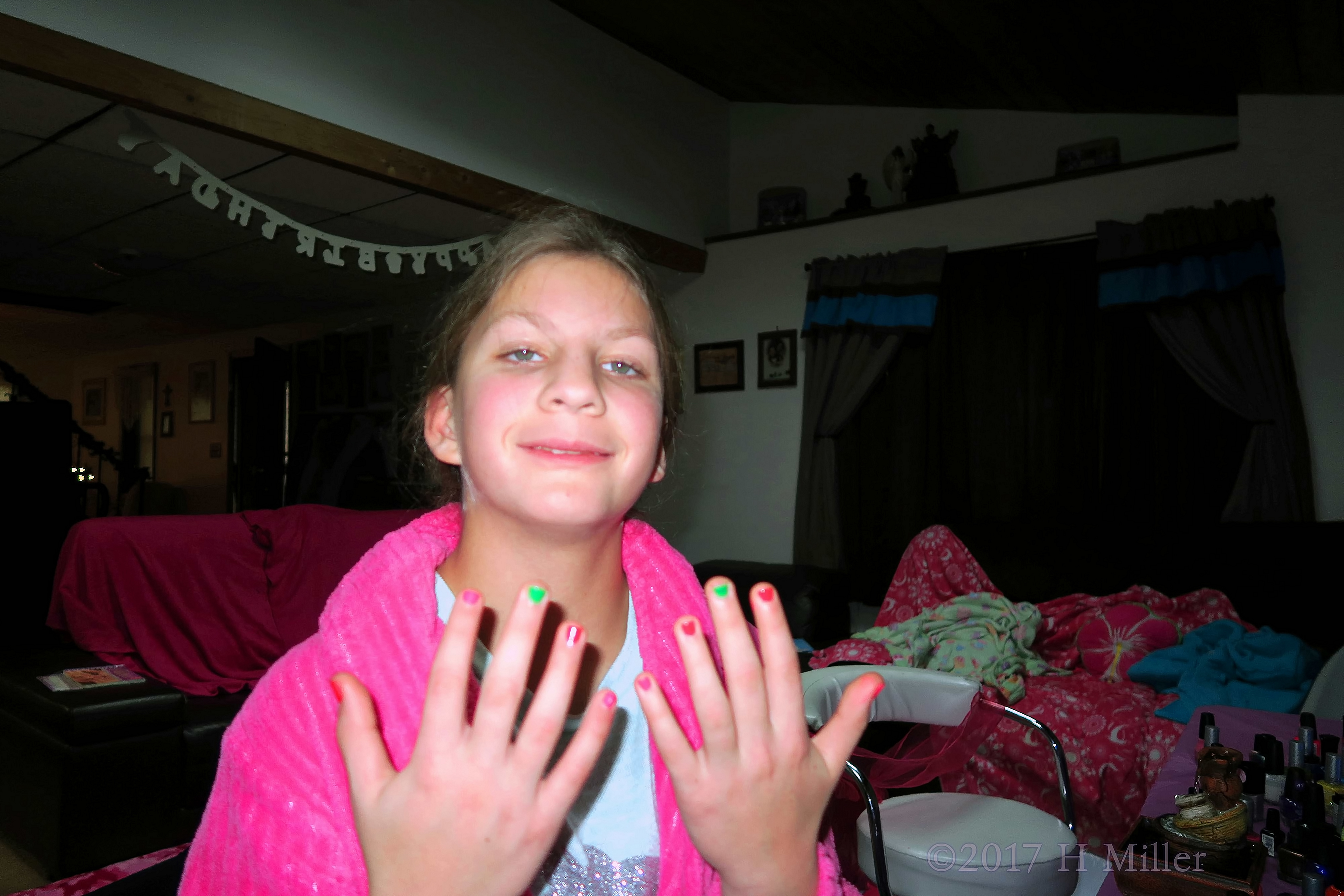 This Girl Is Showcasing Her Beautiful Manicure This Girl Is Showcasing Her Beautiful Manicure