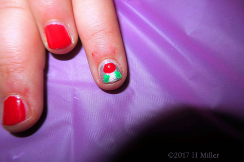 Cute Kids Nail Art With Holly Berry Cute Kids Nail Art With Holly Berry