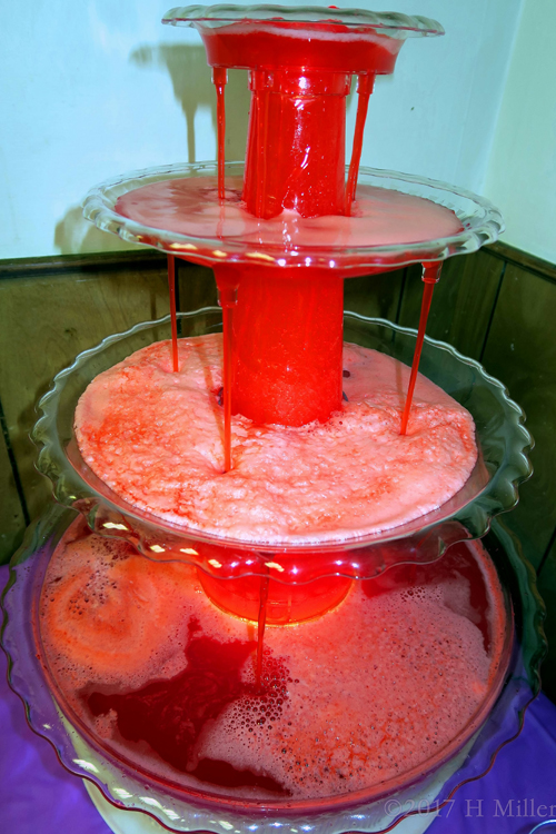 Delicious Fountain Drink, Cheers Kids! Delicious Fountain Drink, Cheers Kids!