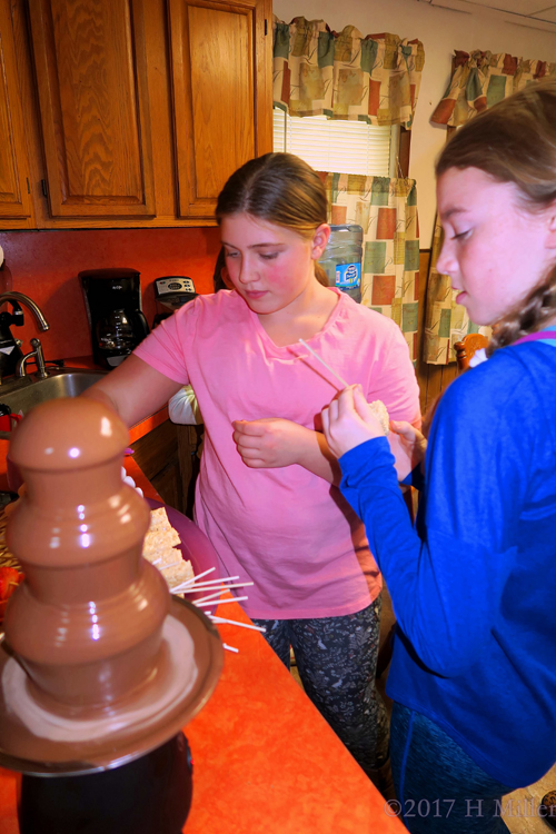 The Girls Are All Set To Explore The Delicacies And Snacks. The Girls Are All Set To Explore The Delicacies And Snacks.
