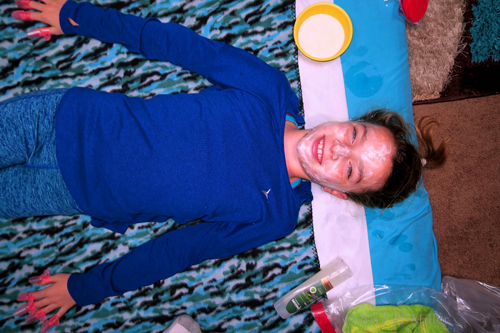 The Girls Facial Treatment At The Kids Spa Party! The Girls Facial Treatment At The Kids Spa Party!