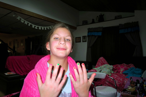 This Girl Is Showcasing Her Beautiful Manicure This Girl Is Showcasing Her Beautiful Manicure