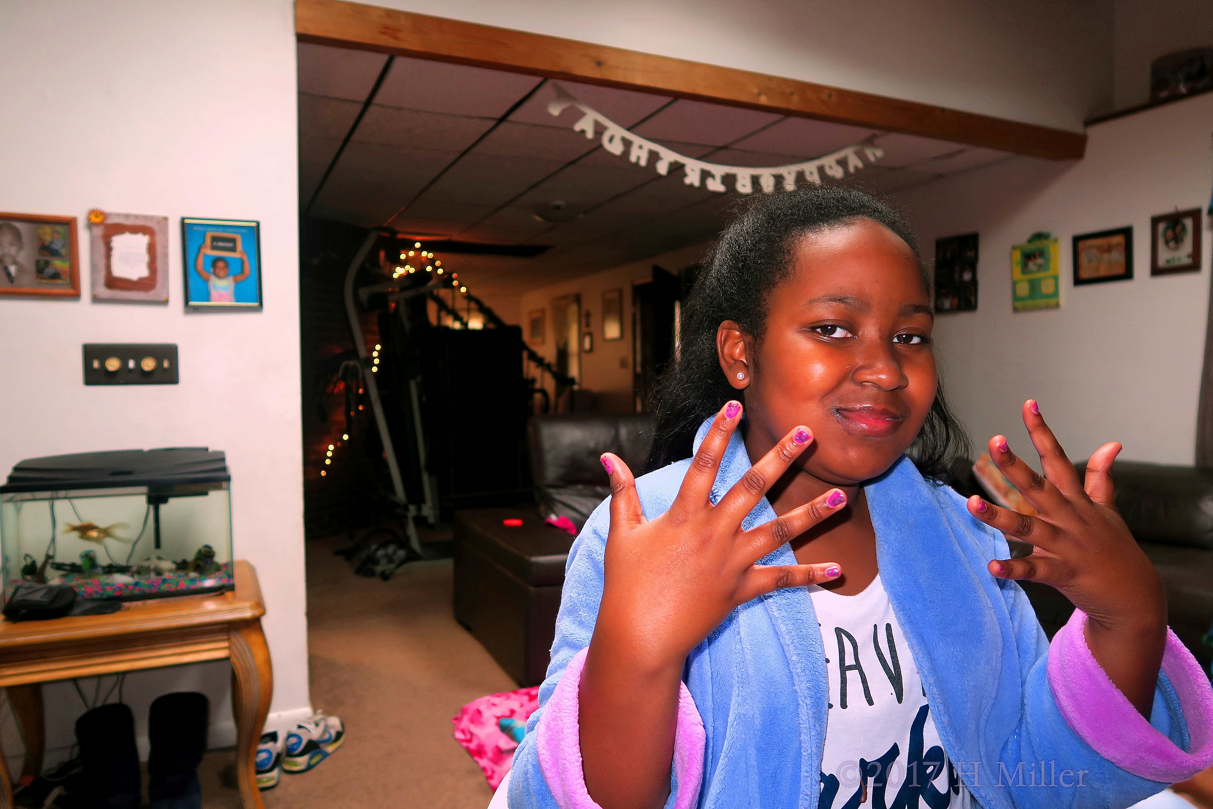 Aniya Shows Her Lovely Silvery Pink Mani Aniya Shows Her Lovely Silvery Pink Mani