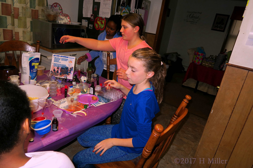 While Making Kids Crafts, Focus And Attention Will Ensure The Kids Projects Come Out Right! While Making Kids Crafts, Focus And Attention Will Ensure The Kids Projects Come Out Right!