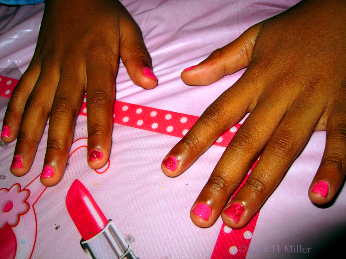 Mani For Kids With Pink Sparkles 