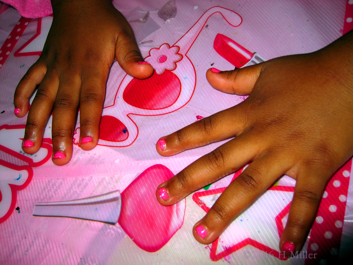 Pretty Pink Manicure For Girls At The Spa Party! 