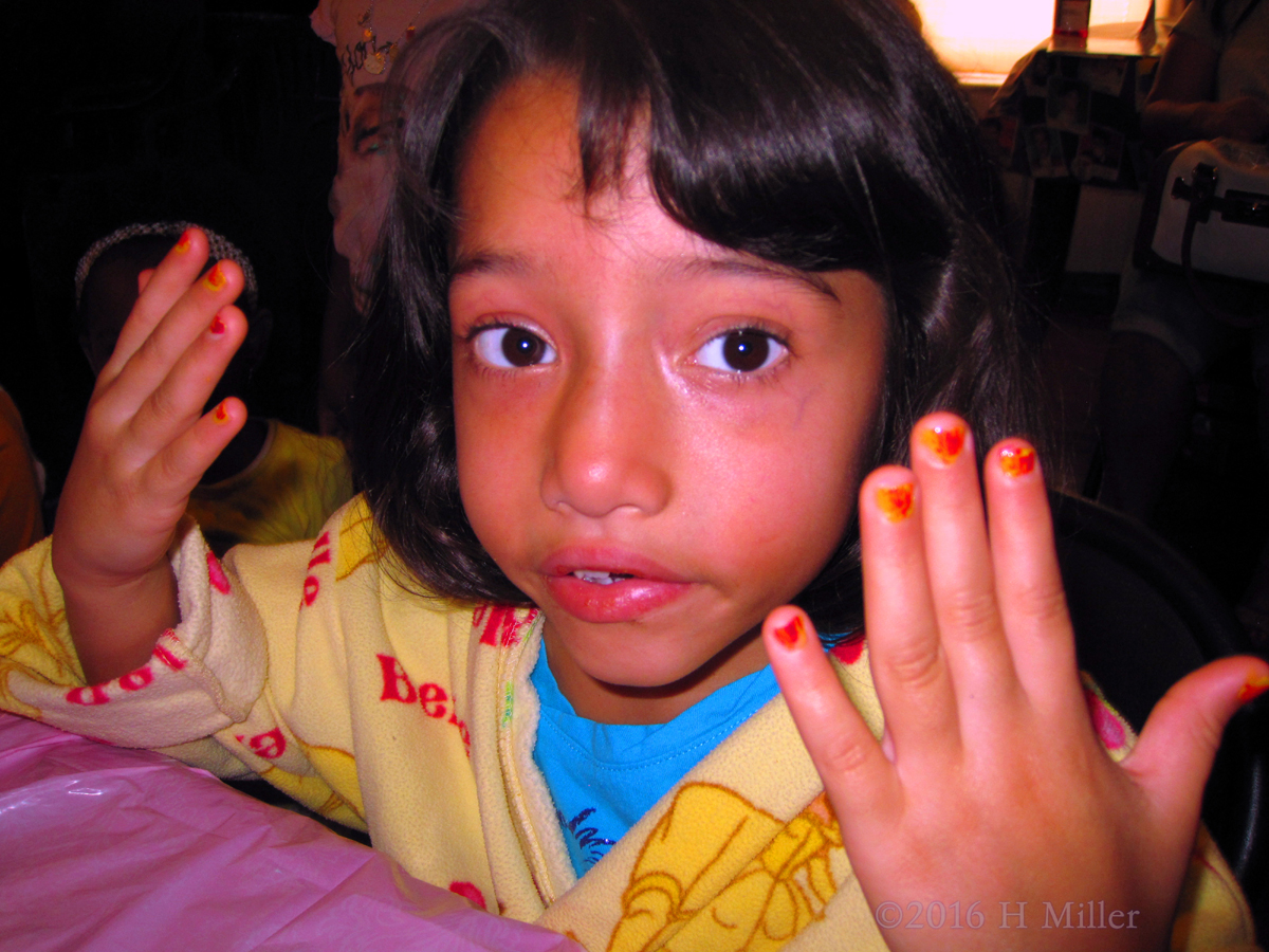 Sparkly Kids Manicure 
