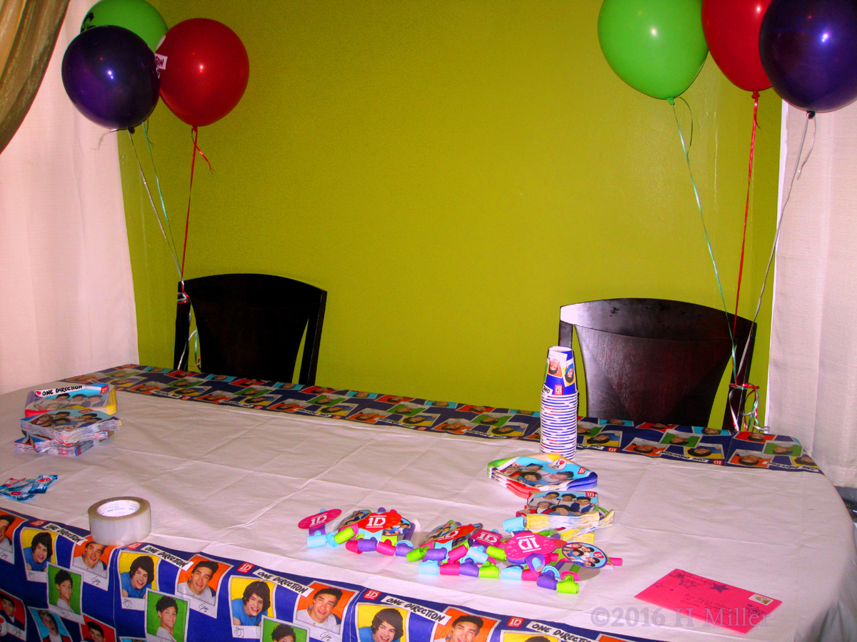 Table Decorated And Ready For The Birthday Party!