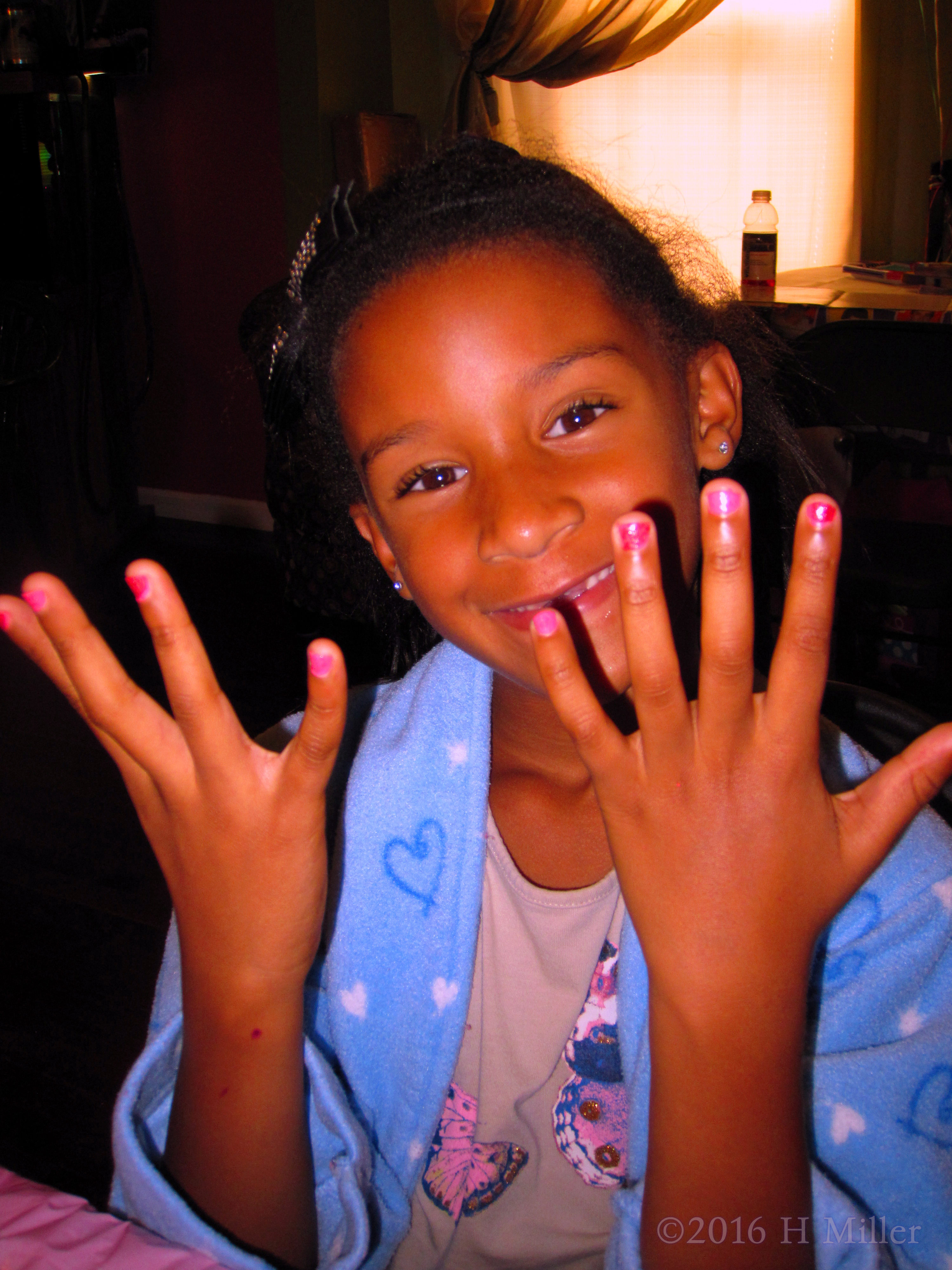 Pink Sparkly Girls Manicure With Happy Spa Guest Pink Sparkly Girls Manicure With Happy Spa Guest