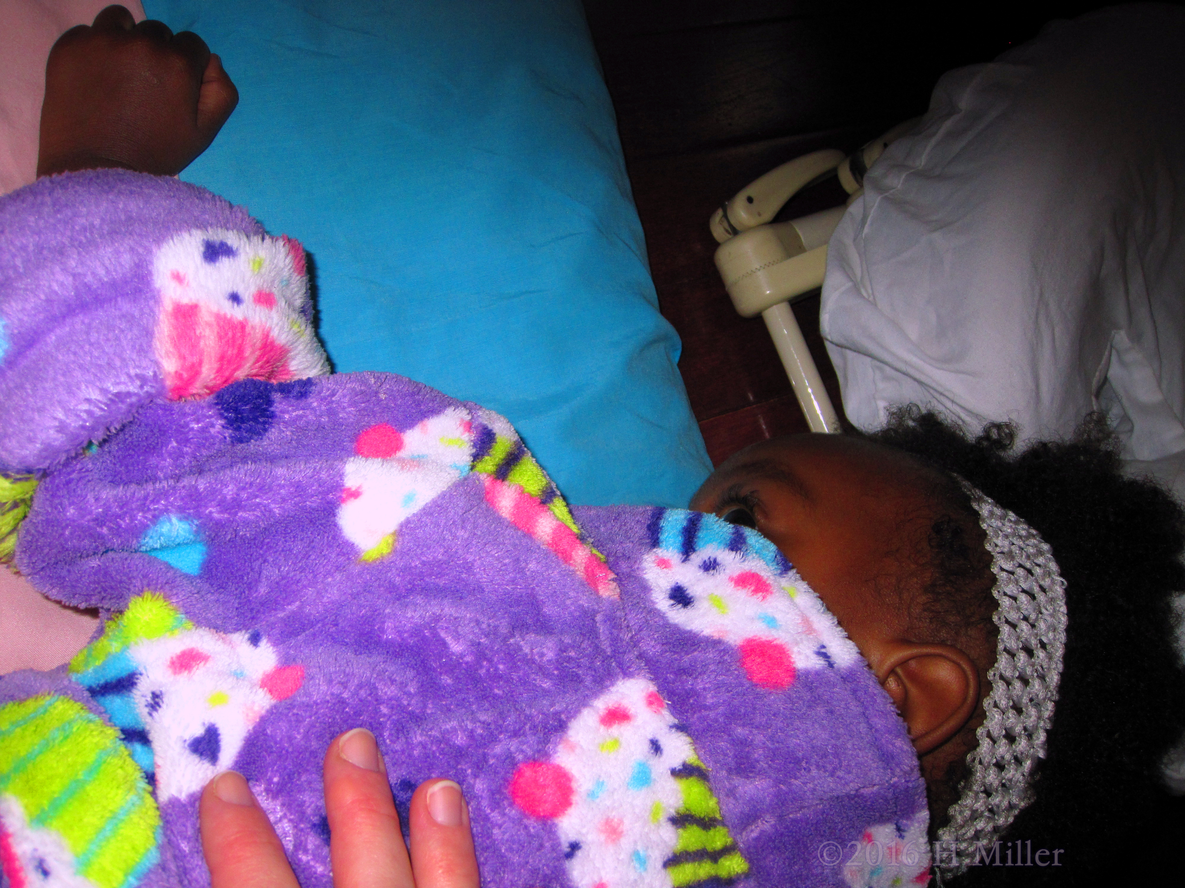 Purple Cupcake Spa Robe For This Guest Having Kids Massage Purple Cupcake Spa Robe For This Guest Having Kids Massage