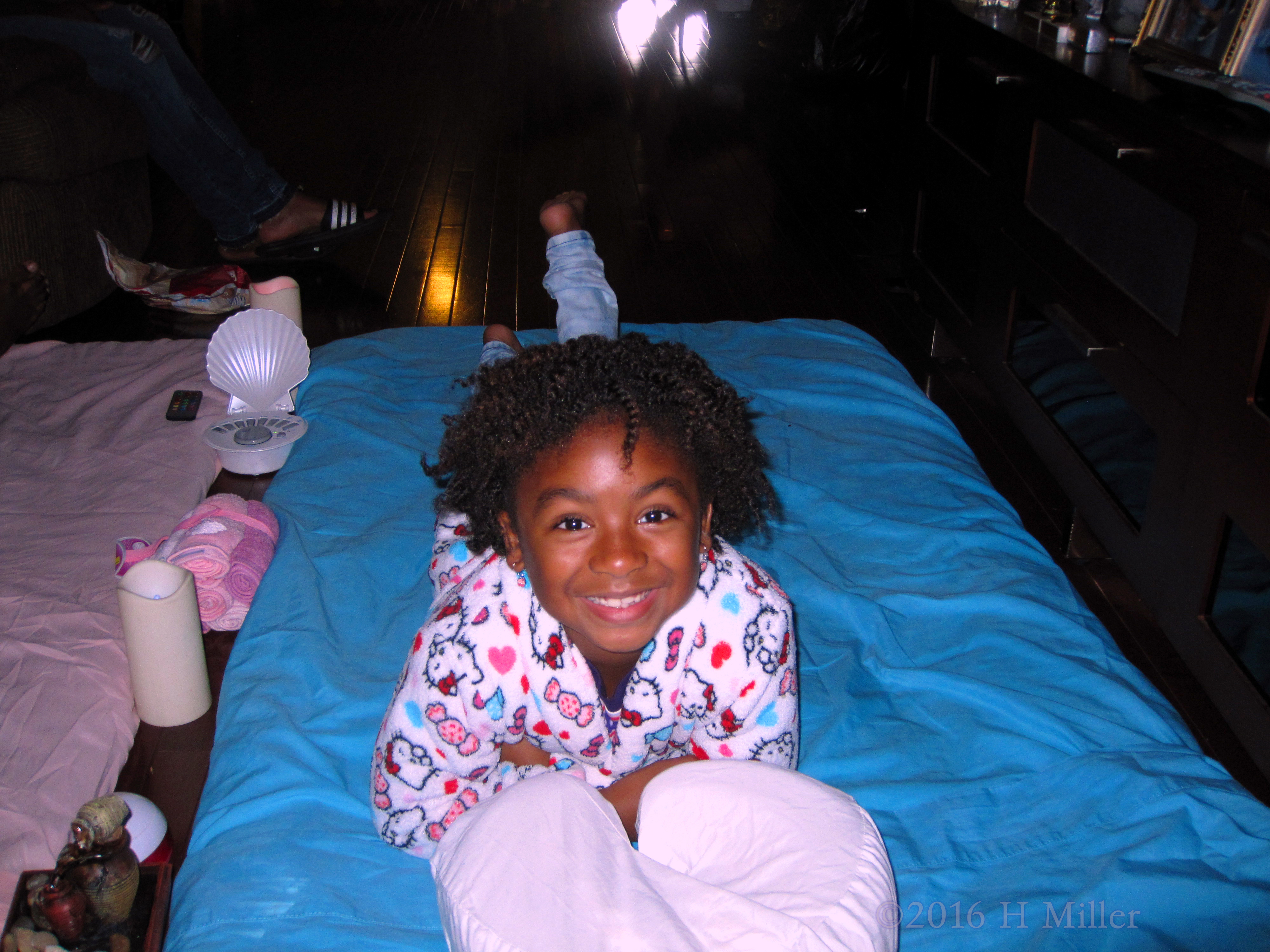 Spa Guest On Blue Mat Getting Kids Massage Spa Guest On Blue Mat Getting Kids Massage
