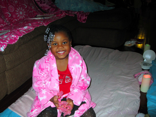 Pink Star Spa Robe On This Kids Manicure Recipient! Pink Star Spa Robe On This Kids Manicure Recipient!