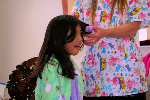 Getting Cool Curls At The Kids Party Getting Cool Curls At The Kids Party