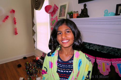 She Loves Her New Hair And Mani! She Loves Her New Hair And Mani!