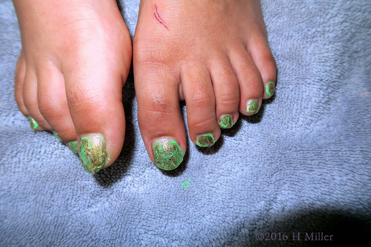 Cool Green And Gold Pedicure 