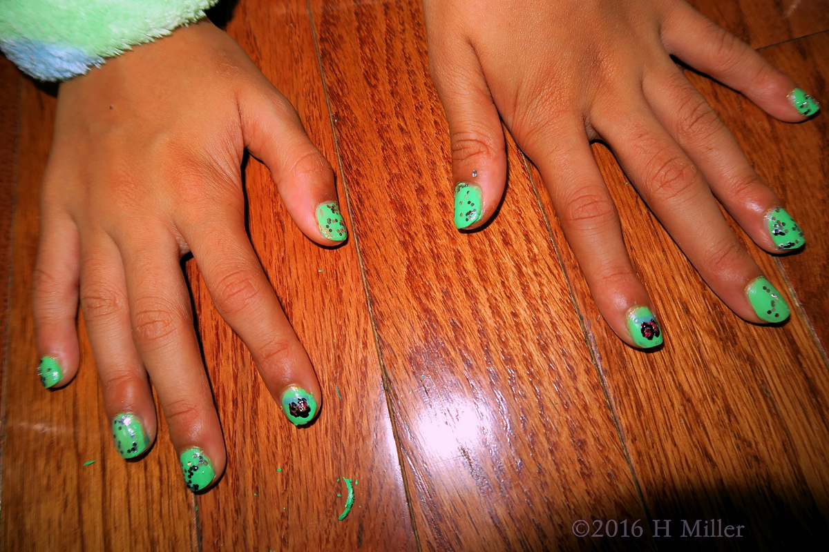 Cute Green And Glitter Kids Mani 