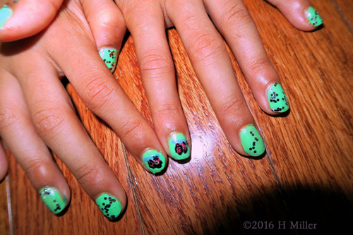 Cute Butterflies And Glitter Mini Manicure Cute Butterflies And Glitter Mini Manicure