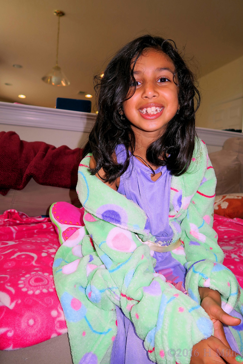 She's Having Fun At Her Home Kids Spa Birthday Party! She's Having Fun At Her Home Kids Spa Birthday Party!