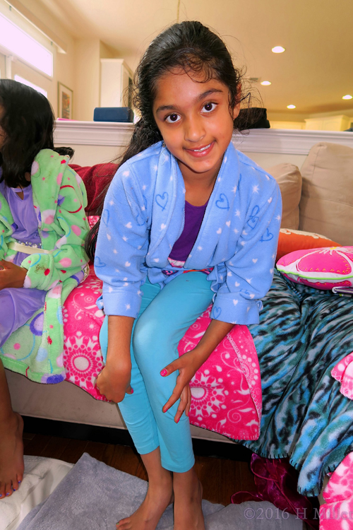 She Loves Her Cute Nails She Loves Her Cute Nails