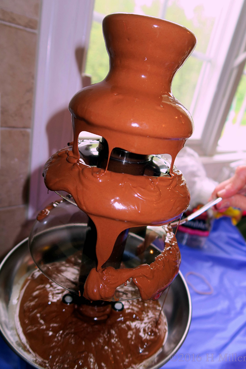 Yummy Chocolate Fountain