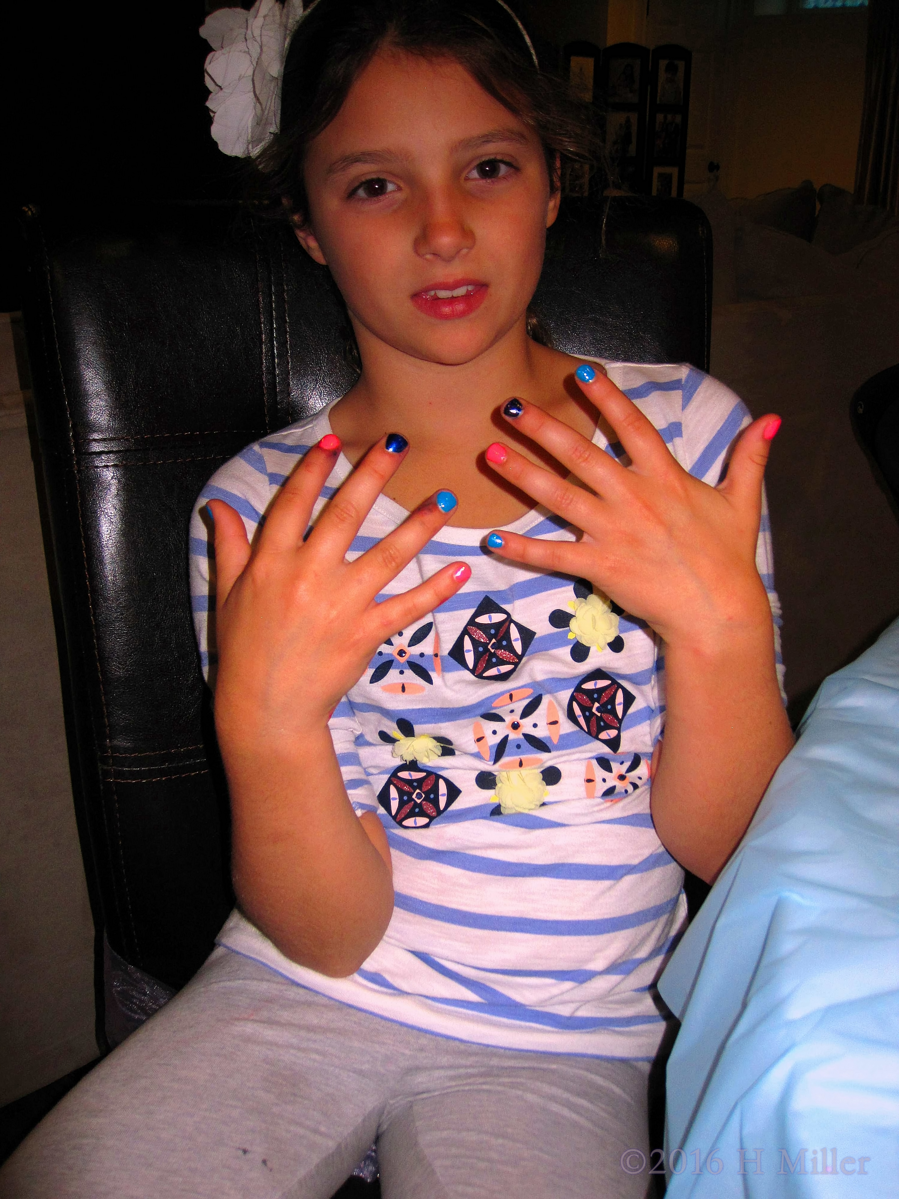 Mani With Three Alternating Colors. Mani With Three Alternating Colors.