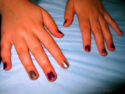 Burgundy And Bronze Alternating Mani.