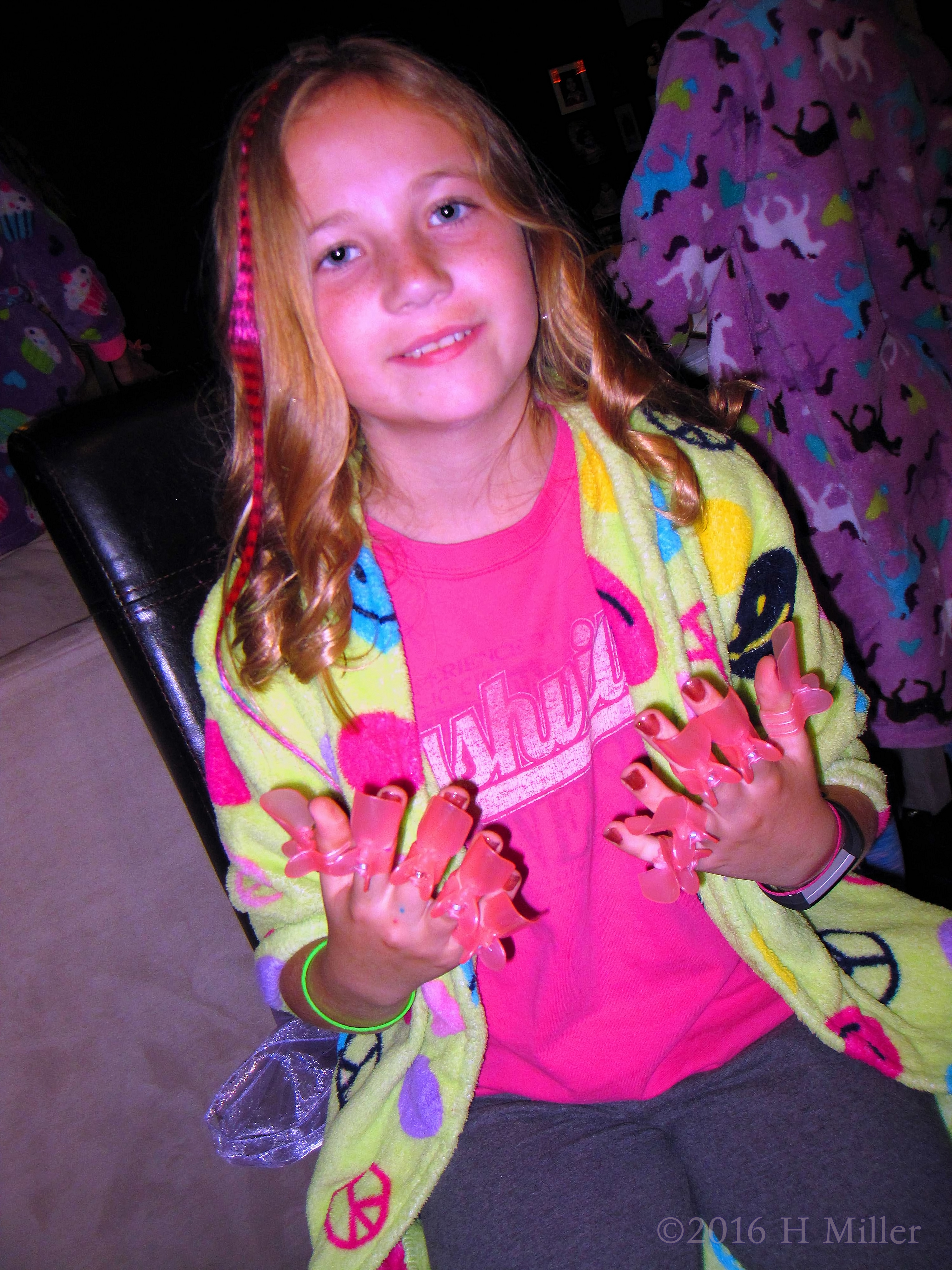 She's Never Seen Nail Protectors, Either! She's Never Seen Nail Protectors, Either!