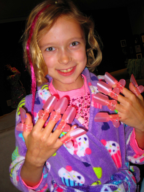 Manicures Should Be Protected While Drying